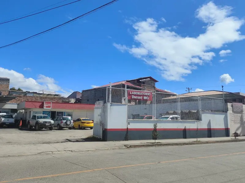 Fachada de Laboratorio Diesel MG en Cuenca